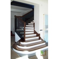 Сходи з поєднанням скла і підсвідки  на бетонній основі